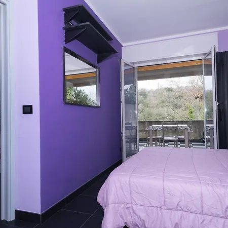 Sonia Flat - Hillside Retreat Apartment